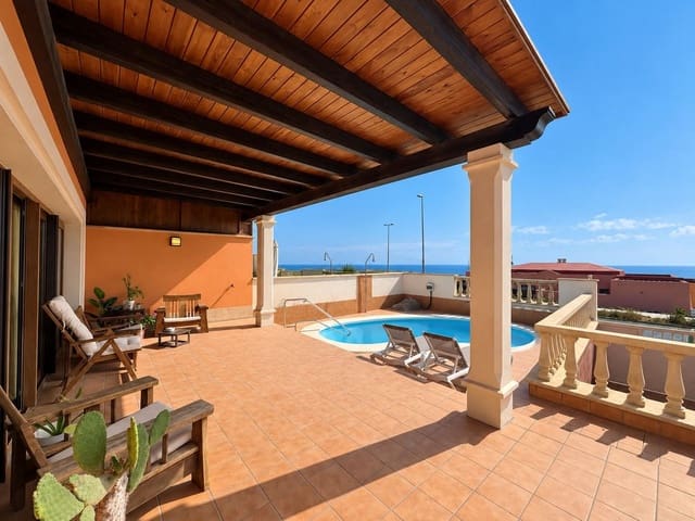 Pareado de 4 habitaciones en Caleta de Fuste, Antigua en venta con piscina garaje - 450.000 € (Ref: 10114366)