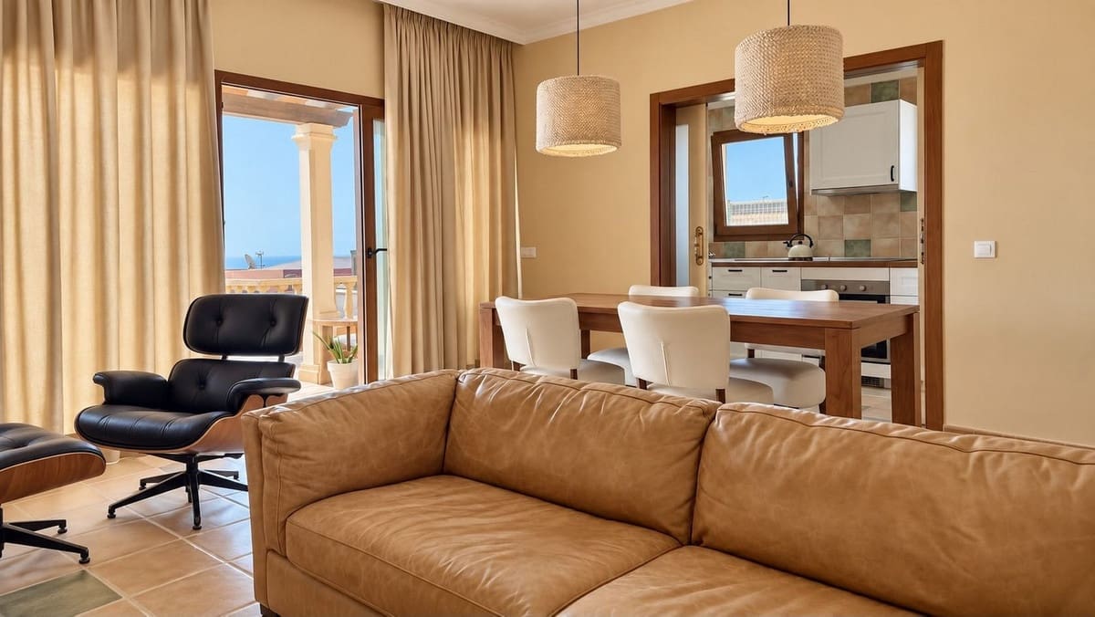 Pareado de 4 habitaciones en Caleta de Fuste en venta con piscina garaje - 450.000 € (Ref: 10114366)