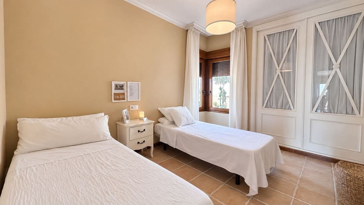 Pareado de 4 habitaciones en Caleta de Fuste en venta con piscina garaje - 450.000 € (Ref: 10114366)
