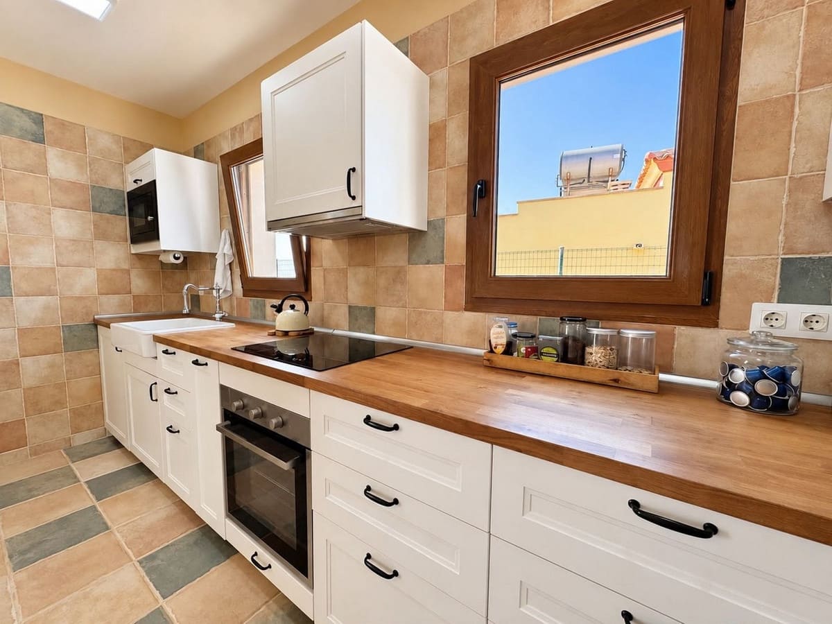 Pareado de 4 habitaciones en Caleta de Fuste en venta con piscina garaje - 450.000 € (Ref: 10114366)