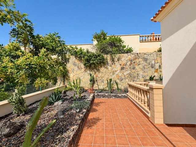 Pareado de 4 habitaciones en Caleta de Fuste, Antigua en venta con piscina garaje - 450.000 € (Ref: 10114366)