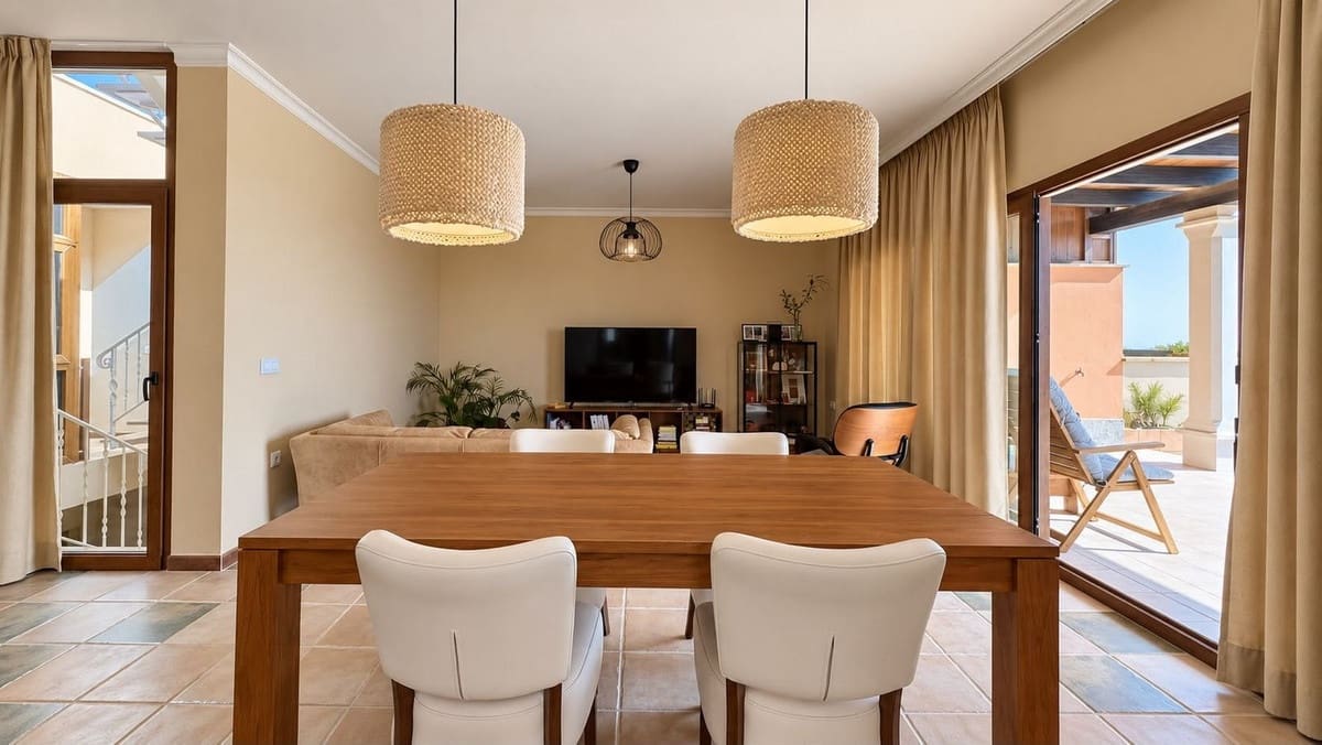Pareado de 4 habitaciones en Caleta de Fuste en venta con piscina garaje - 450.000 € (Ref: 10114366)