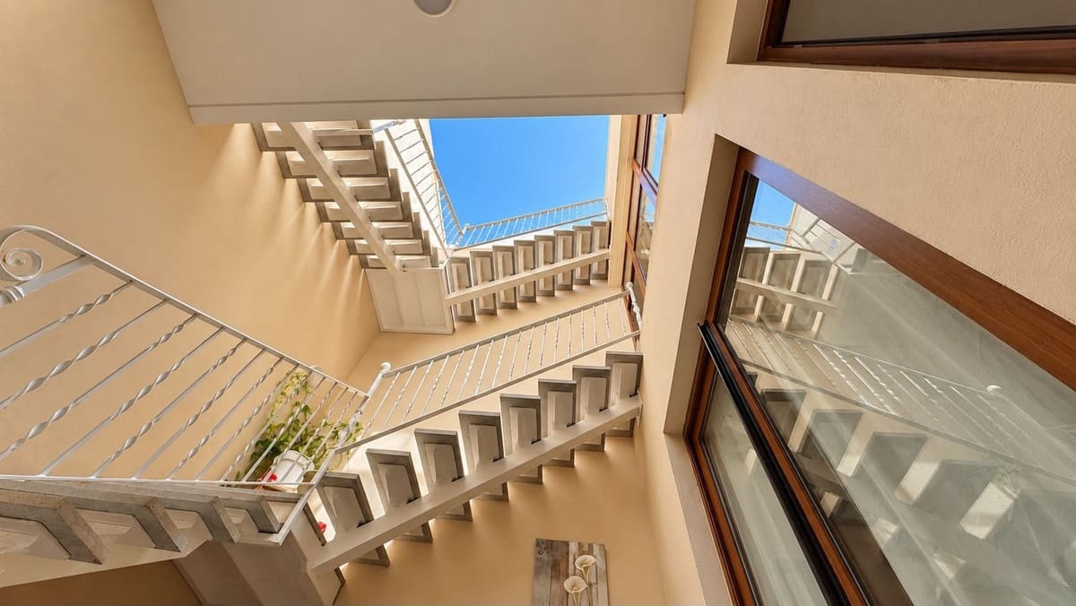 Pareado de 4 habitaciones en Caleta de Fuste en venta con piscina garaje - 450.000 € (Ref: 10114366)