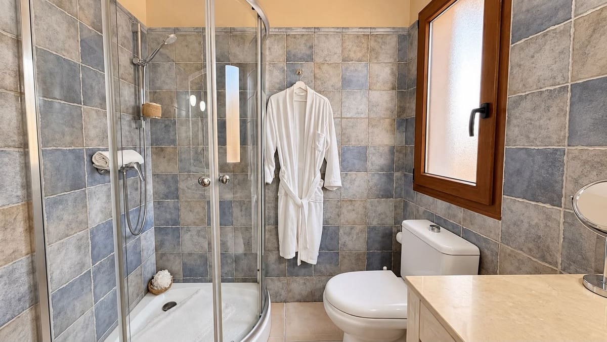 Pareado de 4 habitaciones en Caleta de Fuste en venta con piscina garaje - 450.000 € (Ref: 10114366)