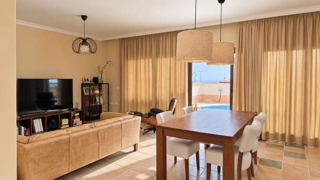 Pareado de 4 habitaciones en Caleta de Fuste, Antigua en venta con piscina garaje - 450.000 € (Ref: 10114366)