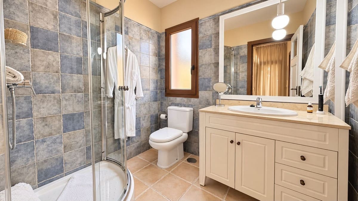 Pareado de 4 habitaciones en Caleta de Fuste en venta con piscina garaje - 450.000 € (Ref: 10114366)