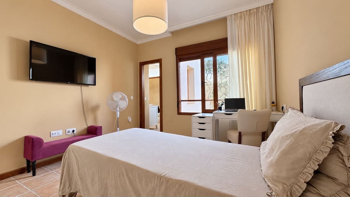 Pareado de 4 habitaciones en Caleta de Fuste en venta con piscina garaje - 450.000 € (Ref: 10114366)