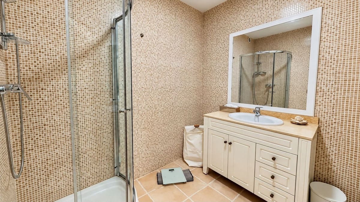 Pareado de 4 habitaciones en Caleta de Fuste en venta con piscina garaje - 450.000 € (Ref: 10114366)