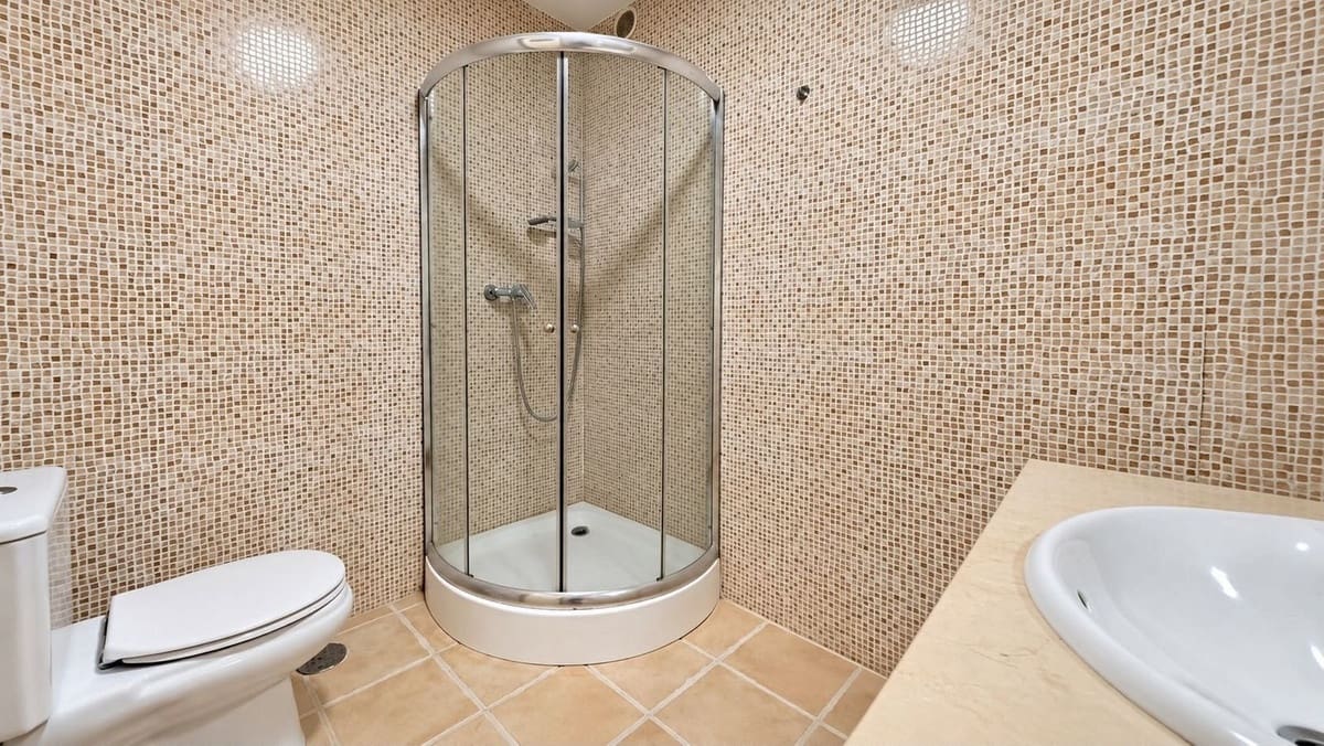 Pareado de 4 habitaciones en Caleta de Fuste en venta con piscina garaje - 450.000 € (Ref: 10114366)