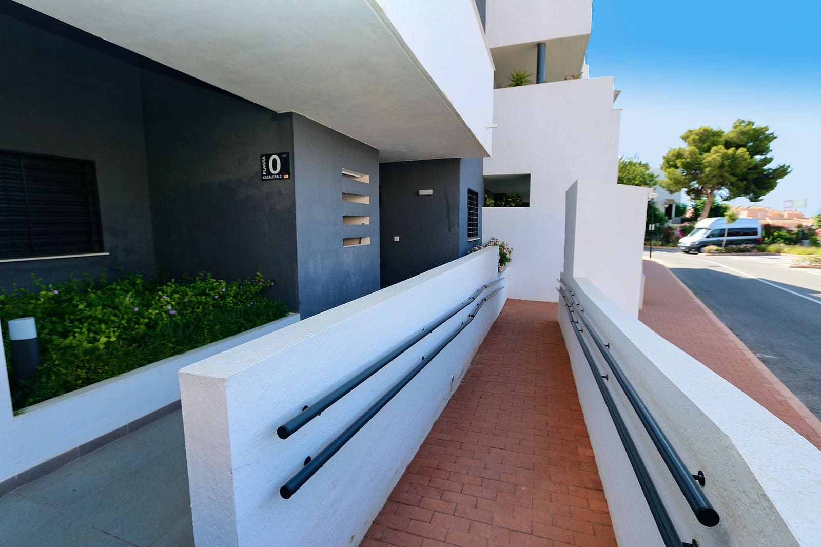 2 slaapkamer Appartement te koop in Playa Flamenca met zwembad garage - € 425.000 (Ref: 10117763)