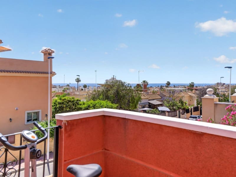 Chalet de 4 habitaciones en Torrevieja en venta con piscina garaje - 317.000 € (Ref: 10117788)