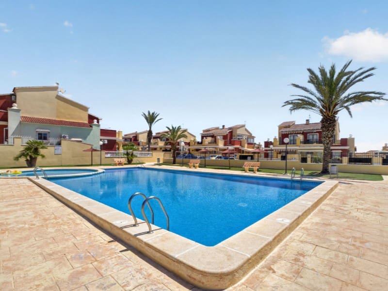 Chalet de 4 habitaciones en Torrevieja en venta con piscina garaje - 317.000 € (Ref: 10117788)