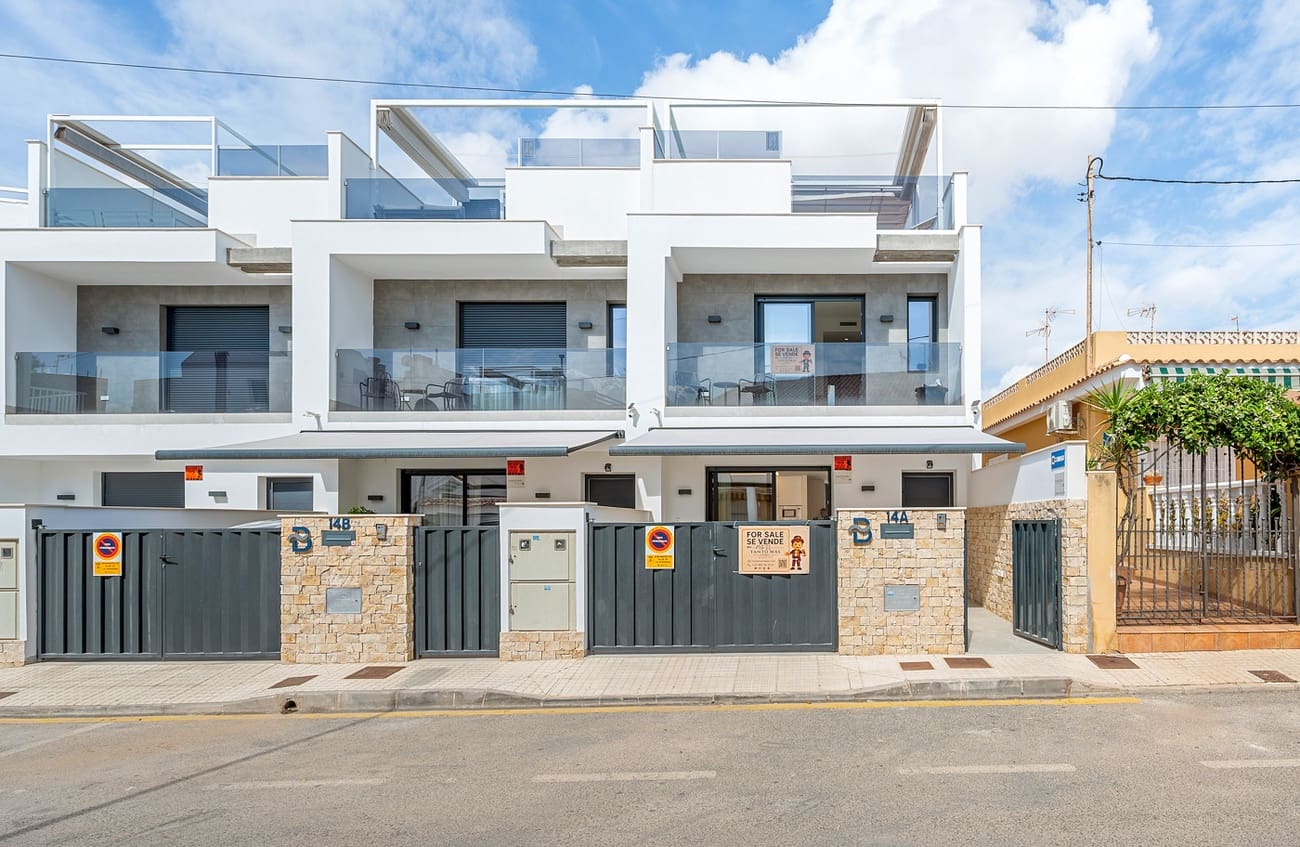 3 soverom Kjedet enebolig til salgs i Torre de la Horadada med svømmebasseng - € 545 000 (Ref: 10117792)
