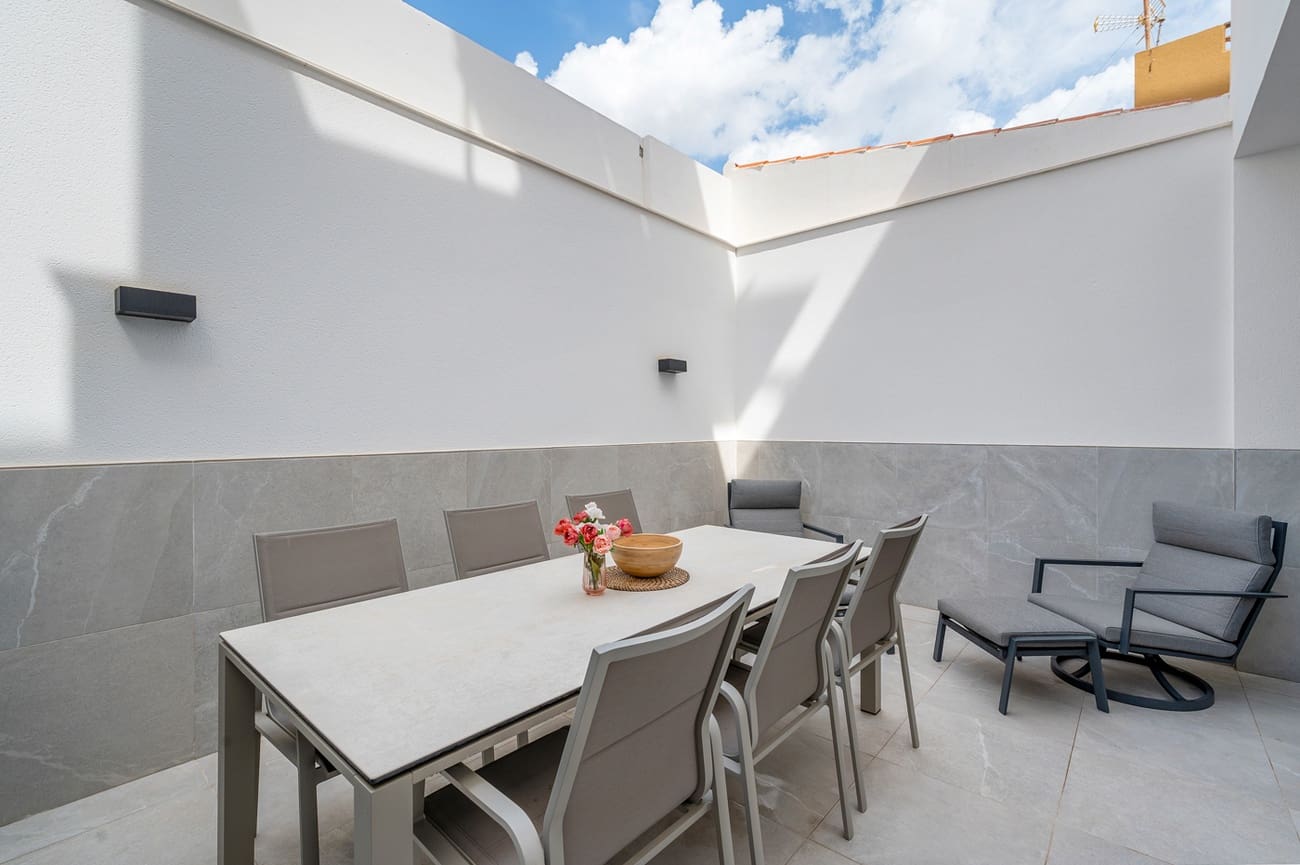 3 soverom Kjedet enebolig til salgs i Torre de la Horadada med svømmebasseng - € 545 000 (Ref: 10117792)