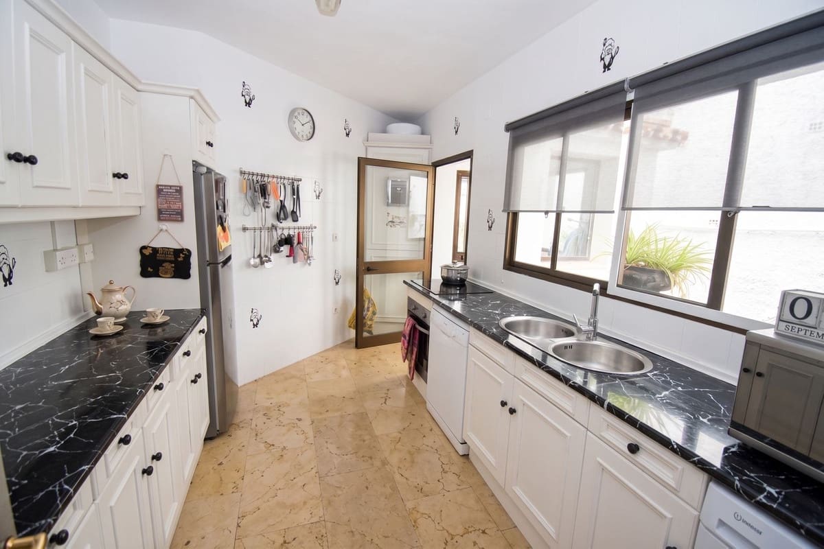 3 soverom Villa til salgs i Benalmadena med svømmebasseng garasje - € 625 000 (Ref: 10119081)