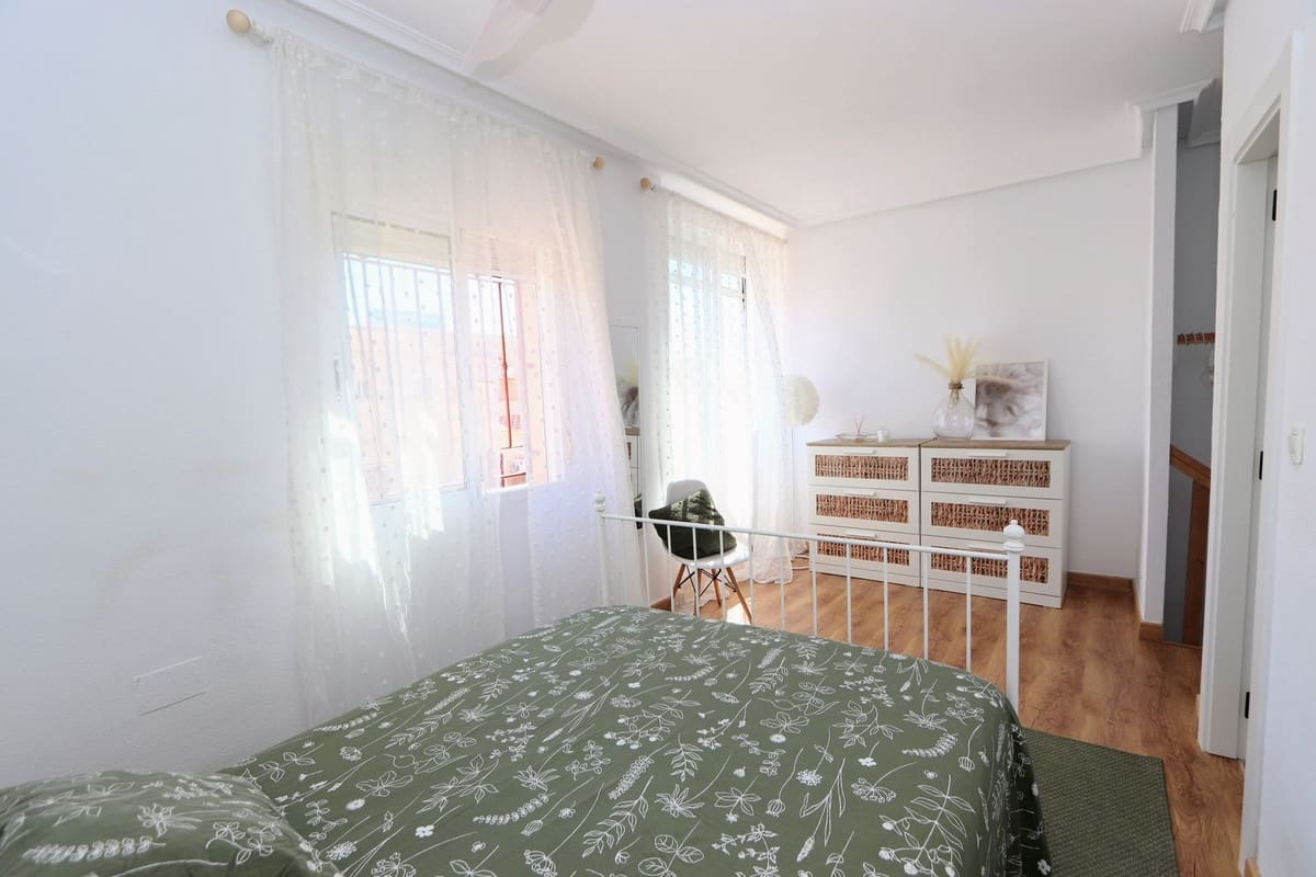 3 slaapkamer Huis te koop in Playa Flamenca met zwembad garage - € 279.999 (Ref: 10119147)
