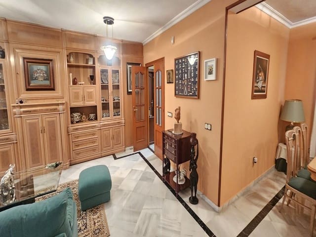 5 makuuhuone Huoneisto myytävänä paikassa Los Boliches , Fuengirola mukana uima-altaan 
autotalli - 742 000 € (Ref: 10119186)