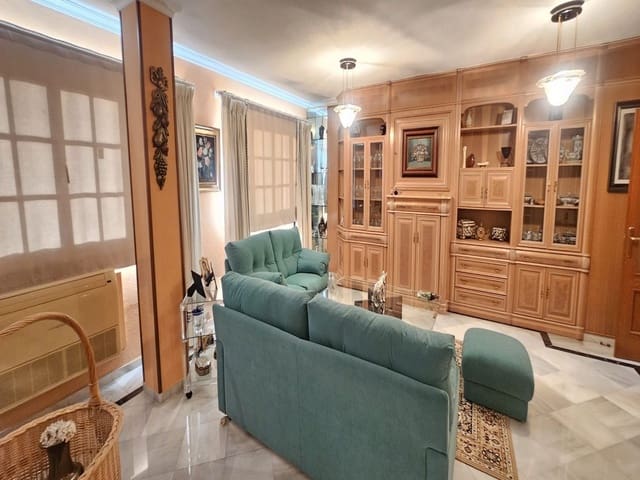 5 makuuhuone Huoneisto myytävänä paikassa Los Boliches , Fuengirola mukana uima-altaan 
autotalli - 742 000 € (Ref: 10119186)
