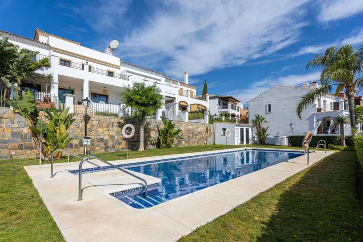 3 slaapkamer Huis te koop in El Paraiso met zwembad - € 550.000 (Ref: 10119253)