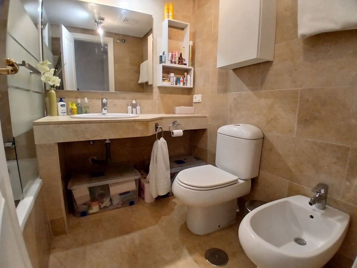 2 sypialnia Apartament na sprzedaż w La Duquesa / Puerto de la Duquesa z basenem garażem - 310 000 € (Ref: 10119261)