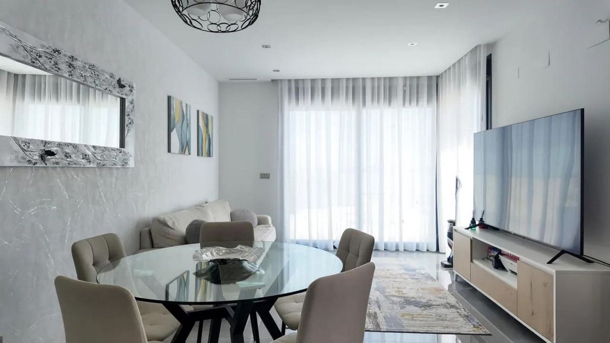 3 makuuhuone Huvila myytävänä paikassa Los Balcones mukana uima-altaan 
autotalli - 660 000 € (Ref: 10119312)