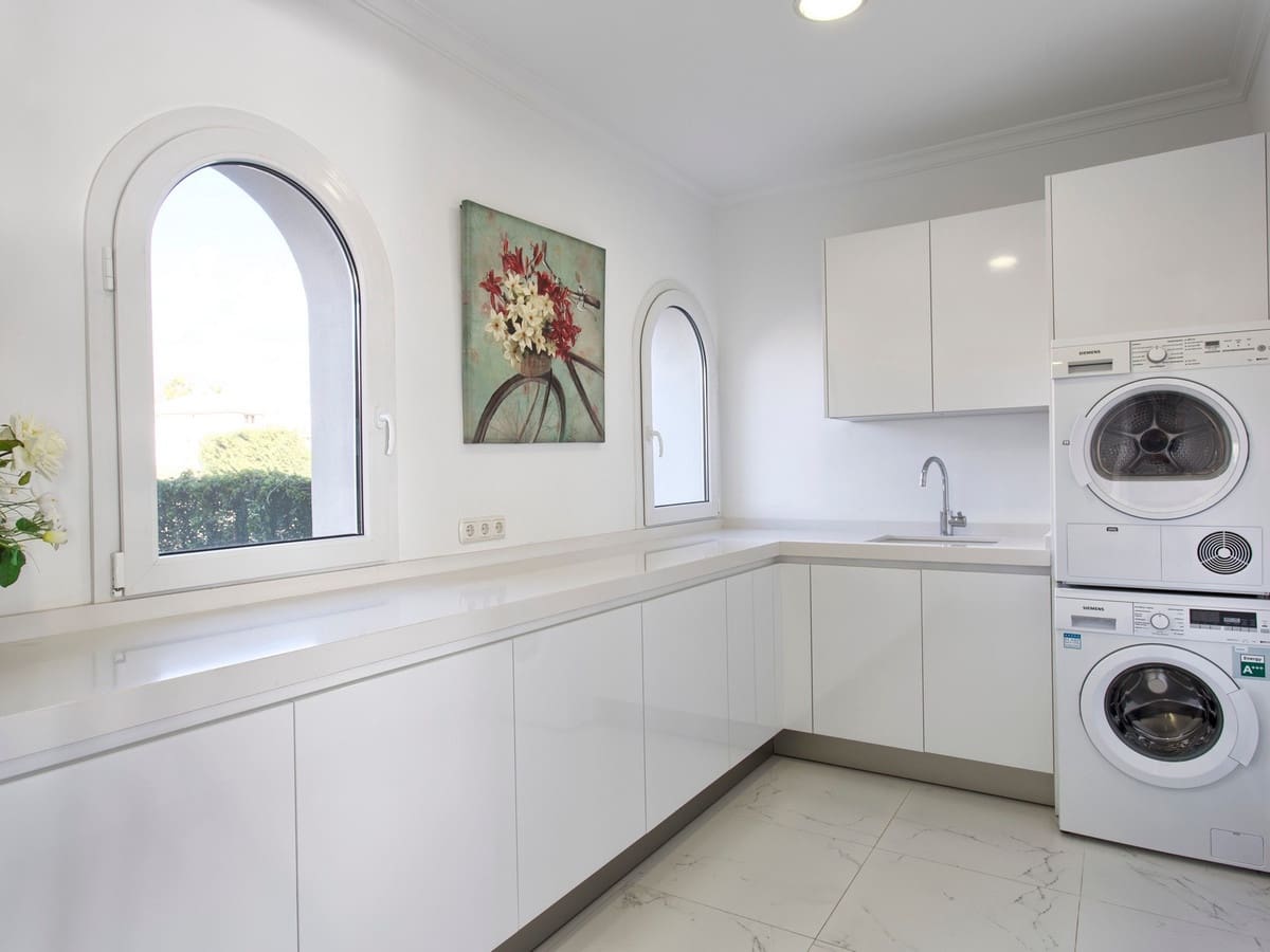 8 sovrum Villa till salu i Benahavis med pool garage - 3 995 000 € (Ref: 10119471)
