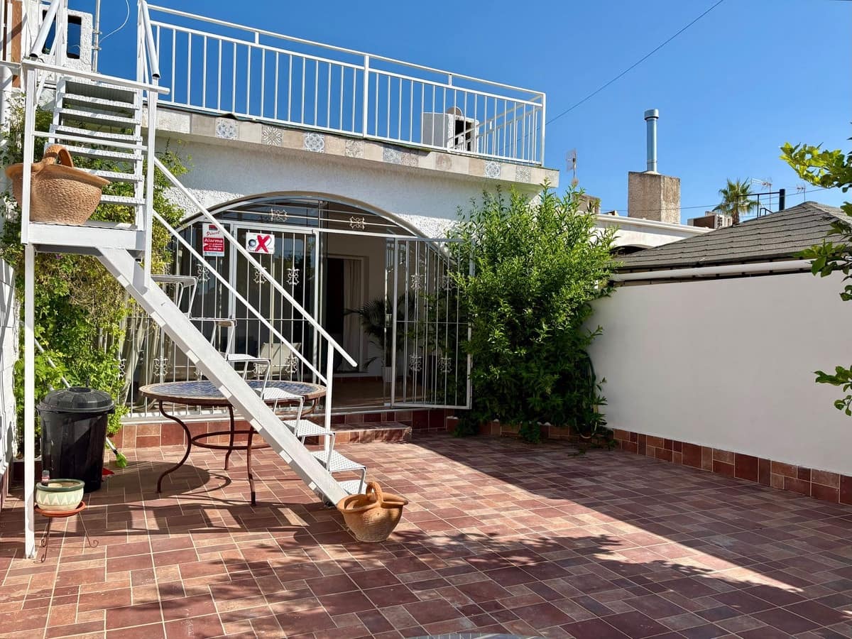 Casa de 3 habitaciones en Playa Flamenca en venta - 204.000 € (Ref: 10119680)