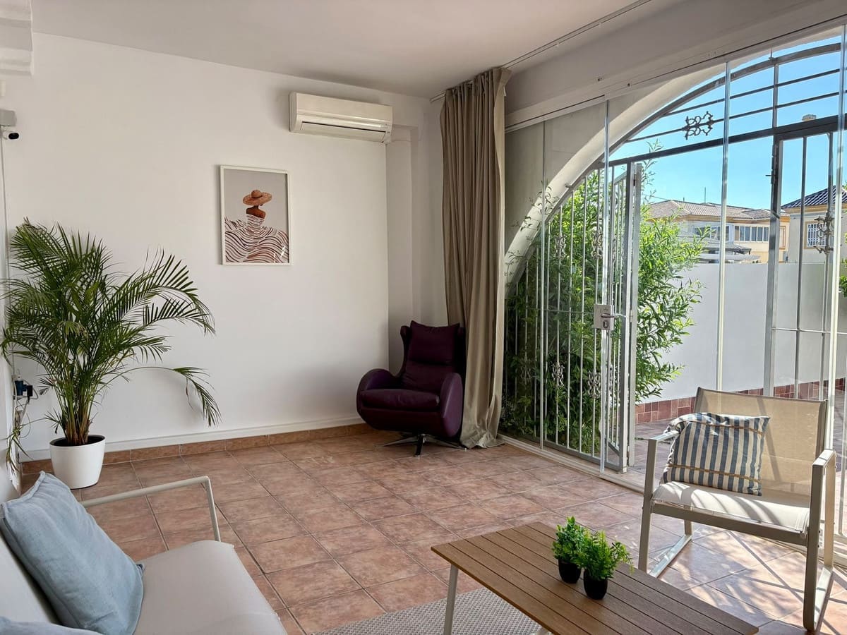 Casa de 3 habitaciones en Playa Flamenca en venta - 204.000 € (Ref: 10119680)