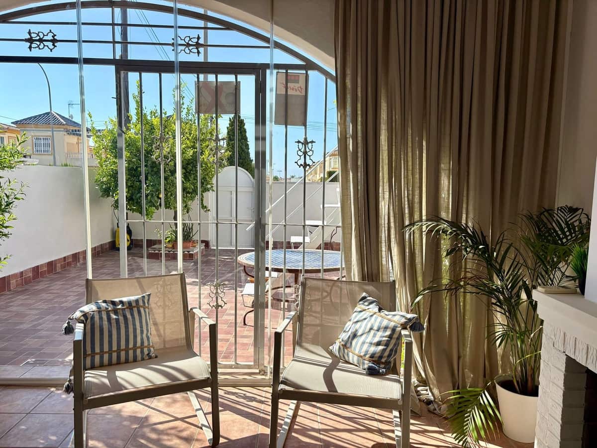 Casa de 3 habitaciones en Playa Flamenca en venta - 204.000 € (Ref: 10119680)