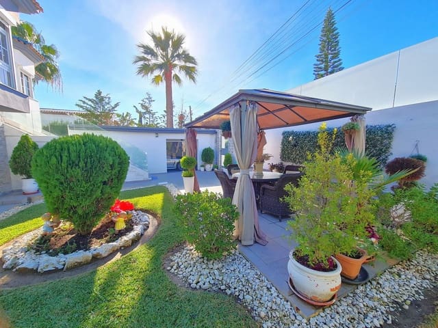 3 soverom Villa til salgs i Zona Calvario, Estepona med svømmebasseng garasje - € 1 150 000 (Ref: 10121232)