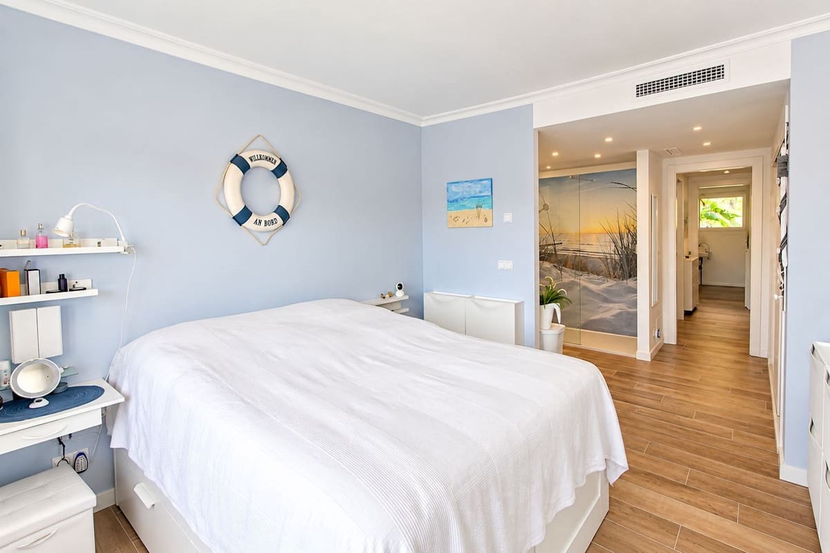 2 bedroom Apartment for sale in Cabopino with pool garage - € 489,000 (Ref: 10121265)