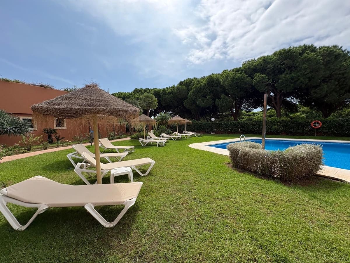 2 bedroom Apartment for sale in Cabopino with pool garage - € 489,000 (Ref: 10121265)
