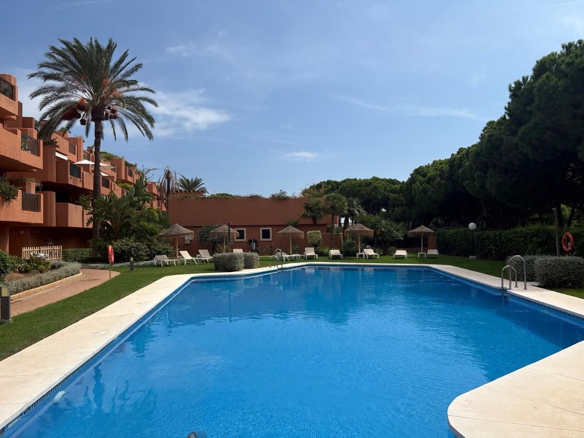 2 bedroom Apartment for sale in Cabopino with pool garage - € 489,000 (Ref: 10121265)