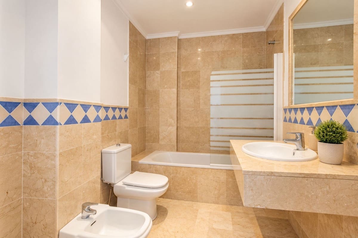3 soveværelse Lejlighed til salg i Nueva Andalucia med swimmingpool garage - € 575.000 (Ref: 10121268)