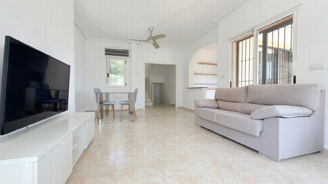 3 bedroom Villa for sale in Villamartin with pool garage - € 400,000 (Ref: 10121774)
