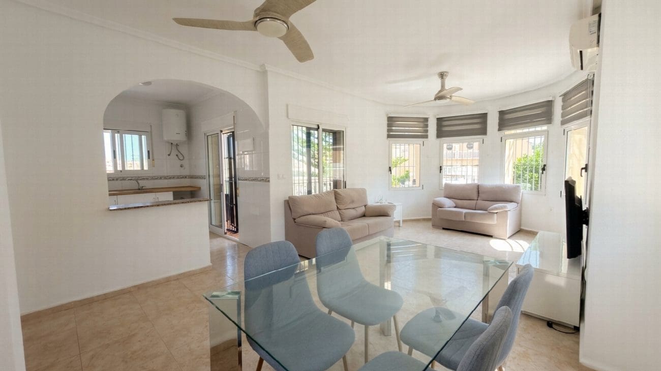 3 bedroom Villa for sale in Villamartin with pool garage - € 400,000 (Ref: 10121774)