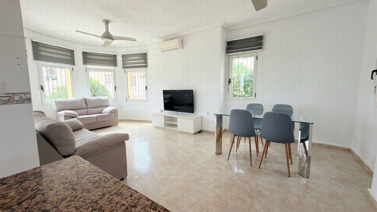 3 bedroom Villa for sale in Villamartin with pool garage - € 400,000 (Ref: 10121774)