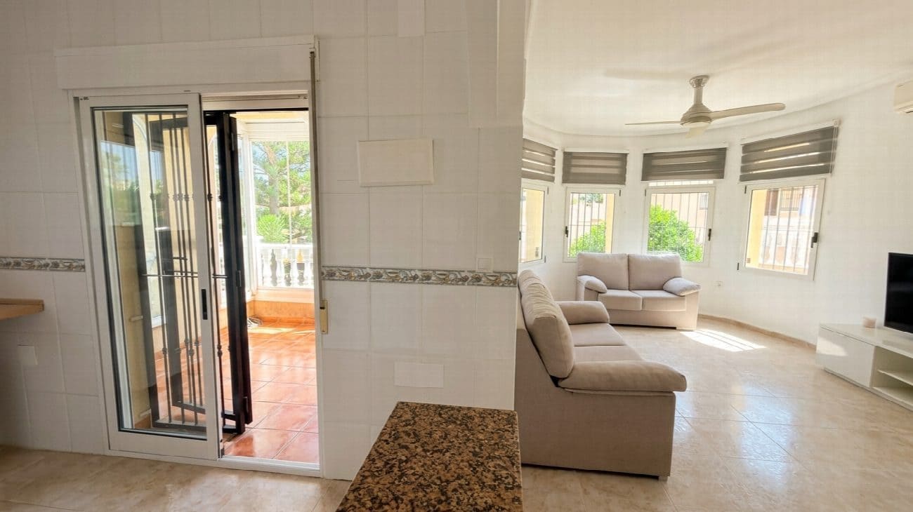 3 bedroom Villa for sale in Villamartin with pool garage - € 400,000 (Ref: 10121774)