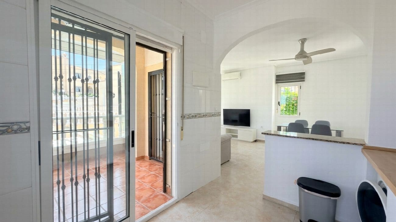 3 bedroom Villa for sale in Villamartin with pool garage - € 400,000 (Ref: 10121774)