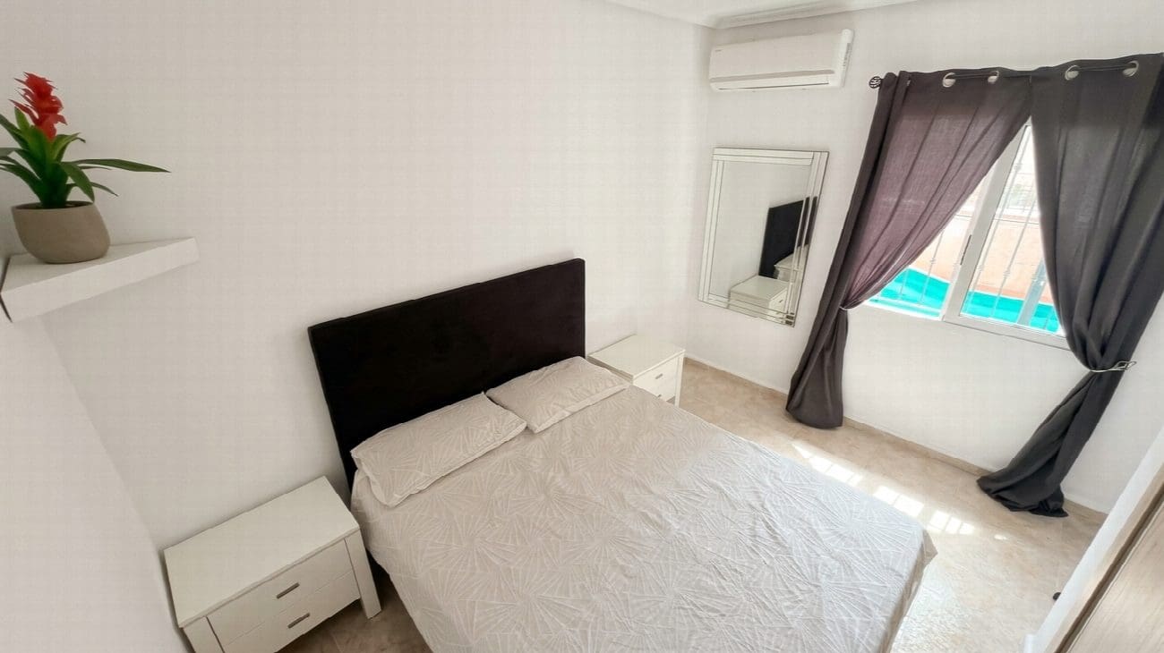 3 bedroom Villa for sale in Villamartin with pool garage - € 400,000 (Ref: 10121774)
