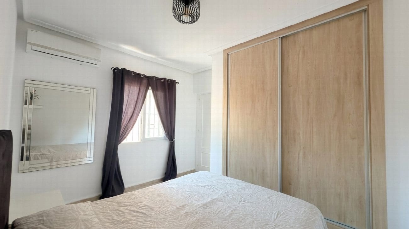 3 bedroom Villa for sale in Villamartin with pool garage - € 400,000 (Ref: 10121774)