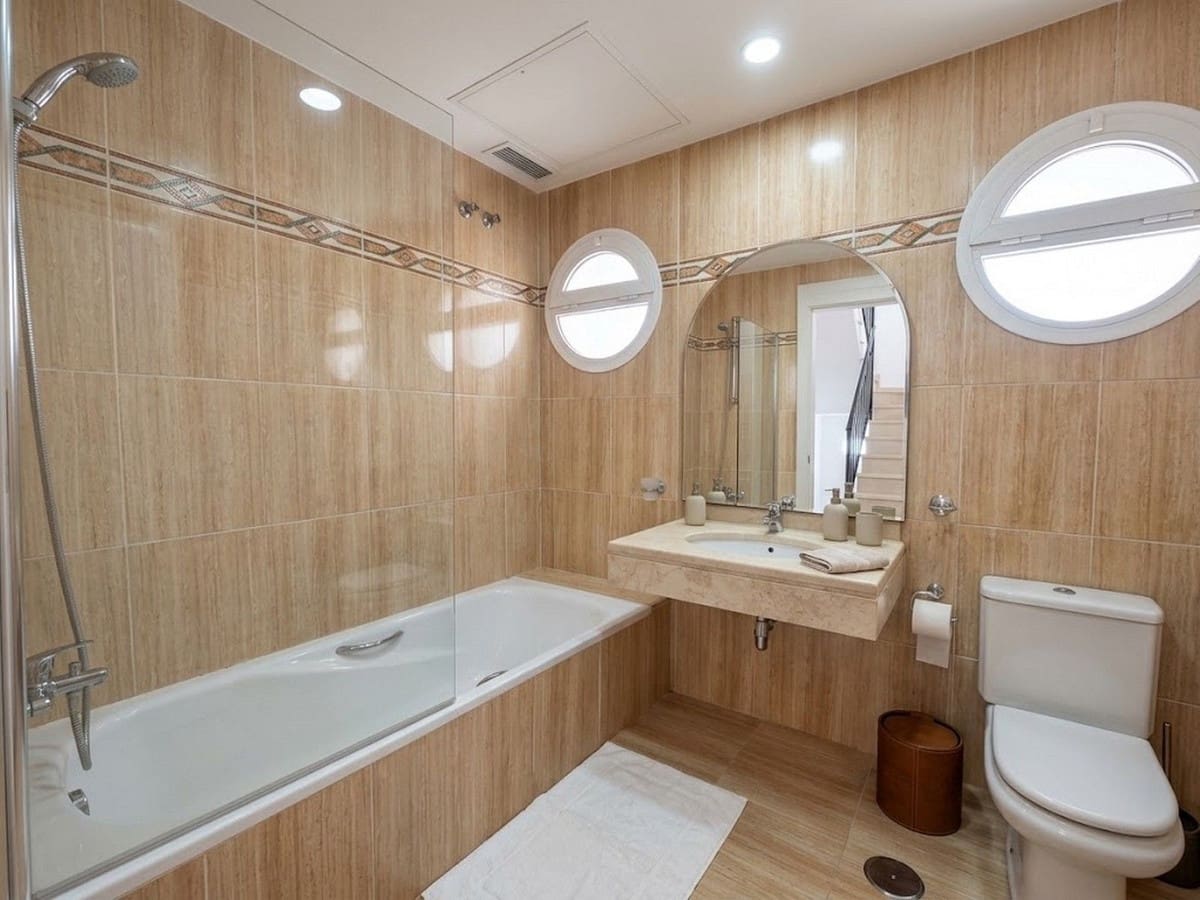 4 sovrum Radhus till salu i Benalmadena Costa med pool garage - 850 000 € (Ref: 10122126)