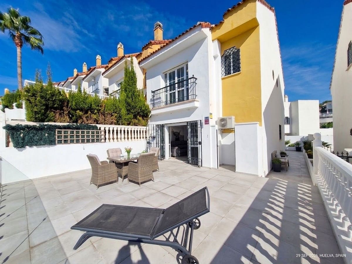 4 sovrum Radhus till salu i Benalmadena Costa med pool garage - 850 000 € (Ref: 10122126)