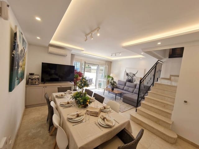 4 sovrum Radhus till salu i Benalmadena Costa, Benalmádena med pool garage - 850 000 € (Ref: 10122126)