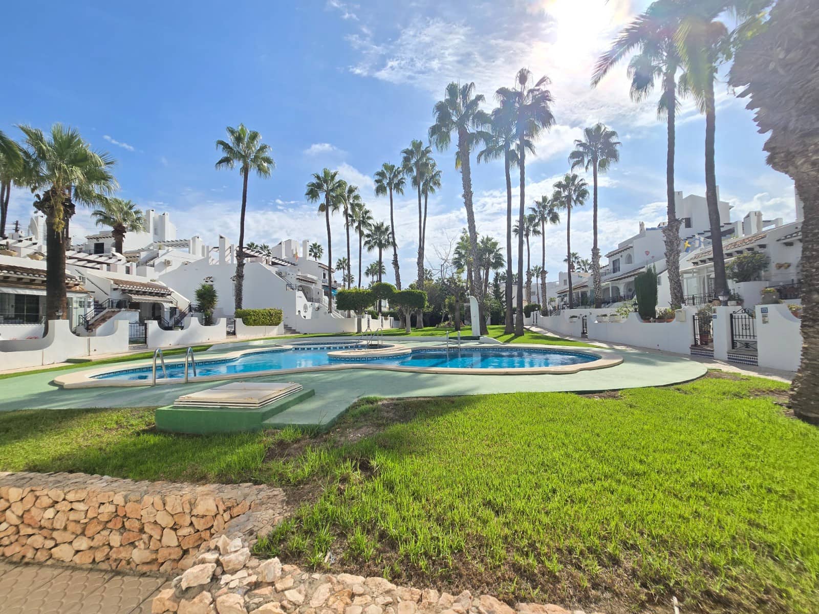 2 quarto Casa em Banda para venda em Villamartin com piscina - 210 000 € (Ref: 10129035)
