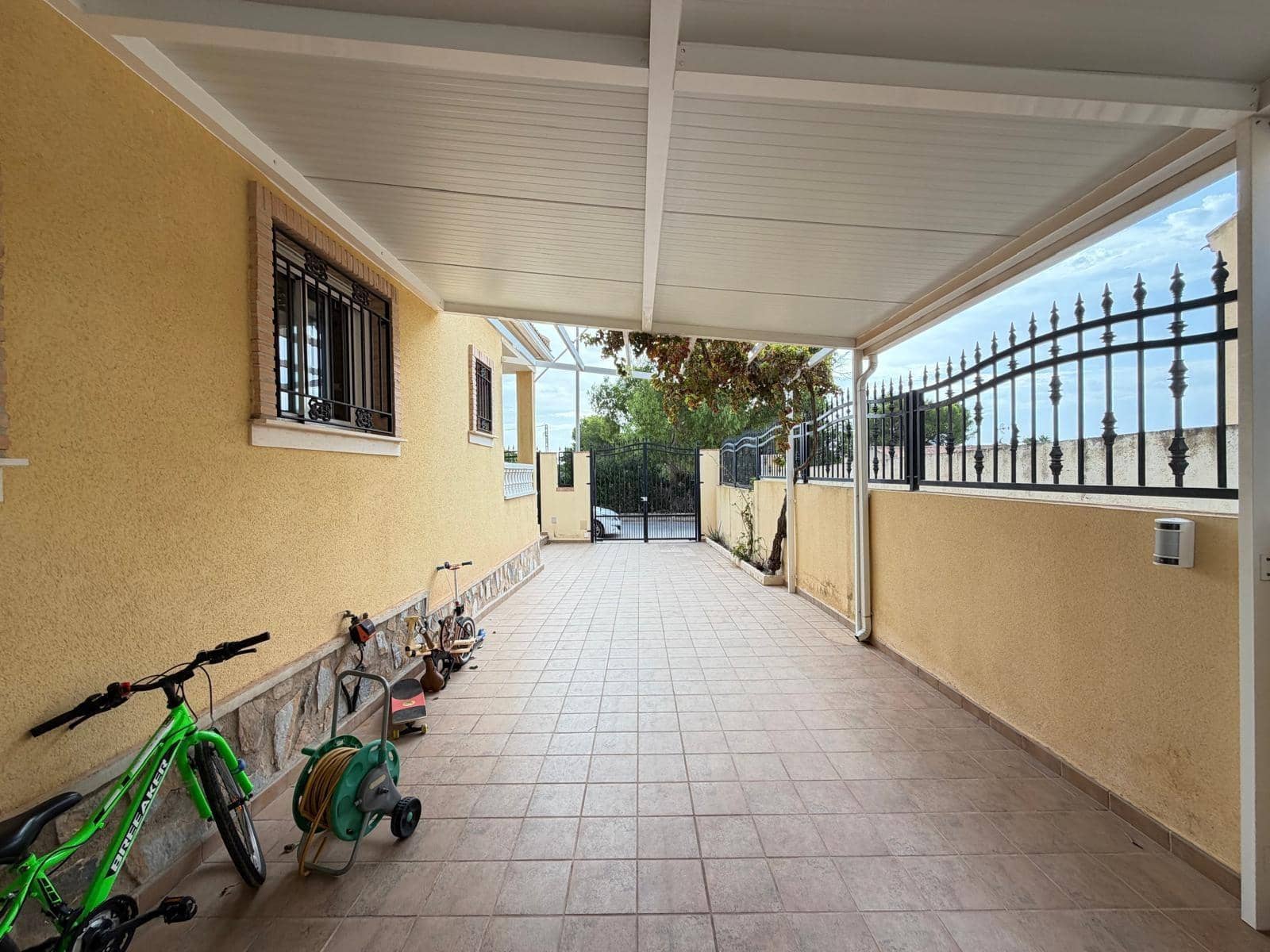4 bedroom Villa for sale in Orihuela Costa with pool garage - € 380,000 (Ref: 10133513)