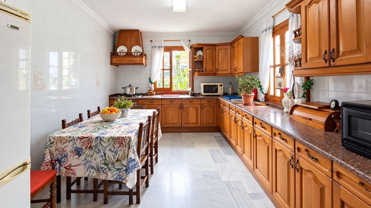 5 chambre Maison de Ville à vendre à Estepona avec garage - 790 000 € (Ref: 10145439)