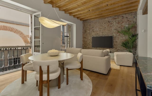 1 slaapkamer Appartement te koop in Centro Historico, Málaga stad met zwembad - € 650.000 (Ref: 10145452)