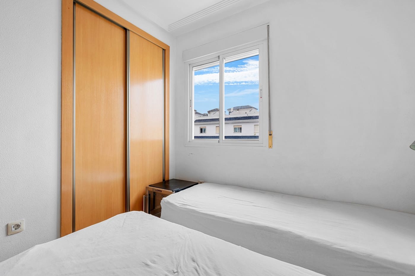 Apartamento de 3 habitaciones en Torrevieja en venta con piscina garaje - 385.000 € (Ref: 10145465)