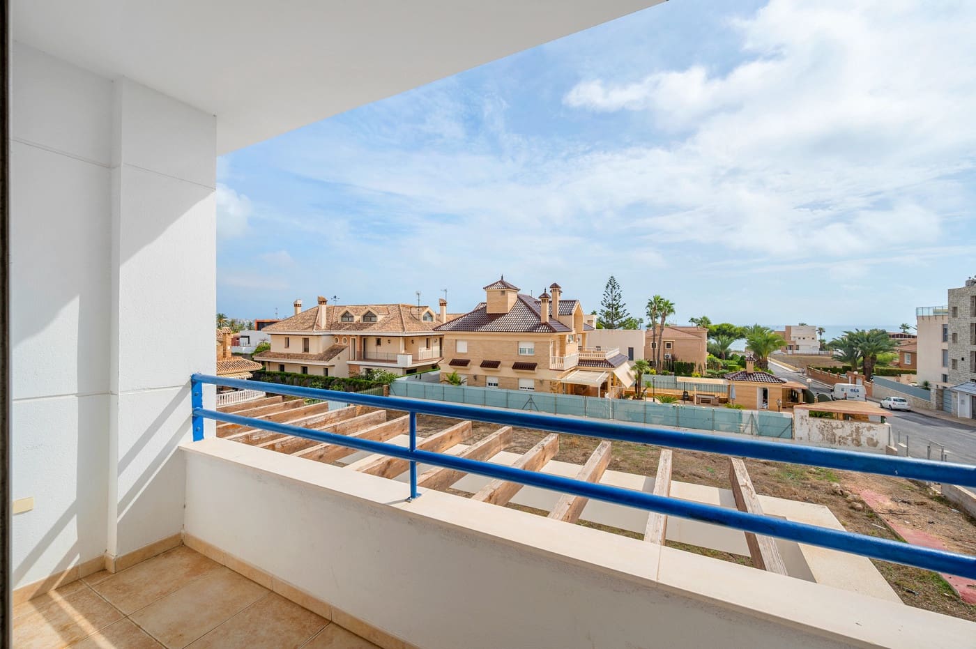 Apartamento de 3 habitaciones en Torrevieja en venta con piscina garaje - 385.000 € (Ref: 10145465)